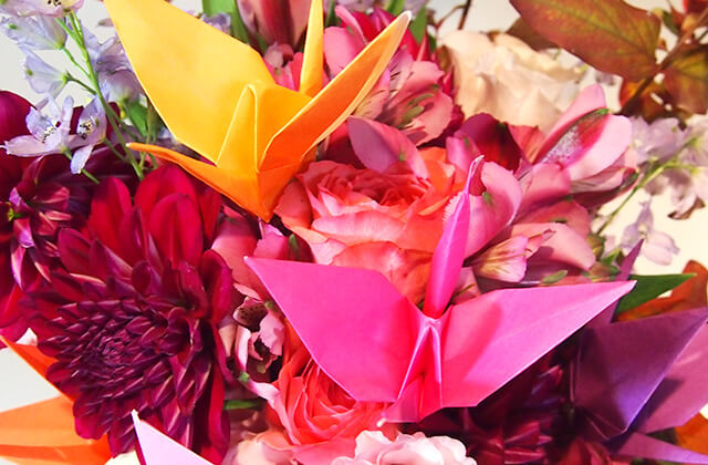 レッド・ピンク　折り鶴